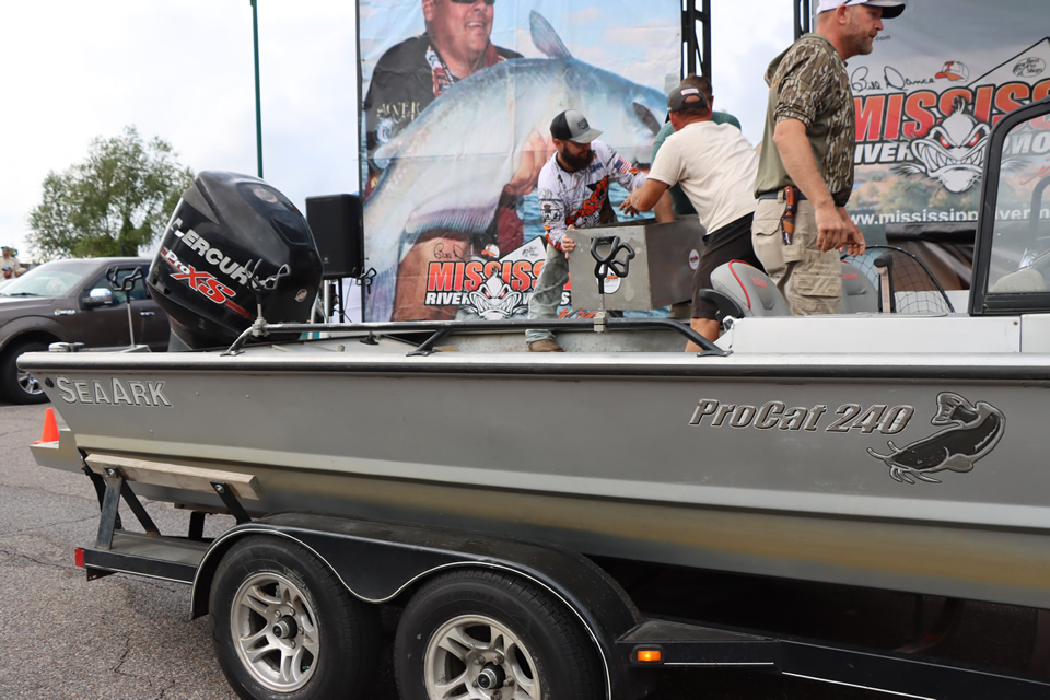 MISSISSIPPI RIVER MONSTERS CATFISH TOURNAMENT (112)