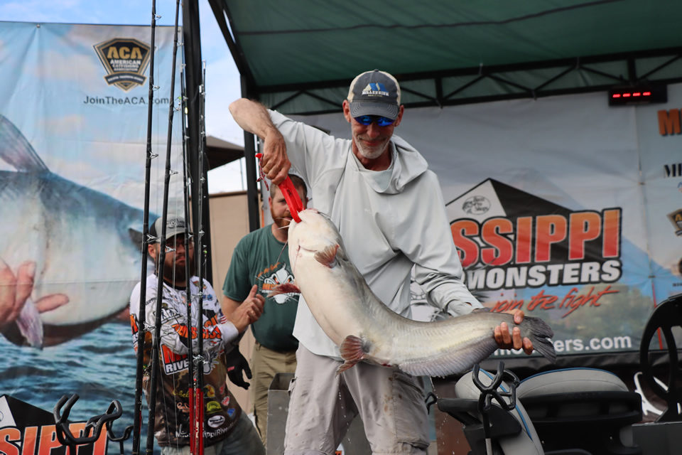 MISSISSIPPI RIVER MONSTERS CATFISH TOURNAMENT (120)