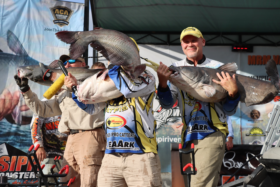 MISSISSIPPI RIVER MONSTERS CATFISH TOURNAMENT (154)