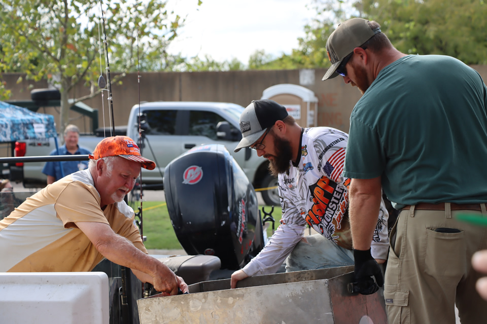 MISSISSIPPI RIVER MONSTERS CATFISH TOURNAMENT (54)