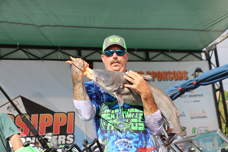 MISSISSIPPI RIVER MONSTERS CATFISH TOURNAMENT (72)