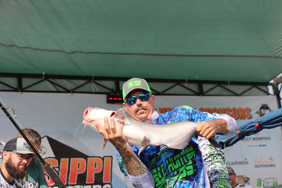 MISSISSIPPI RIVER MONSTERS CATFISH TOURNAMENT (74)