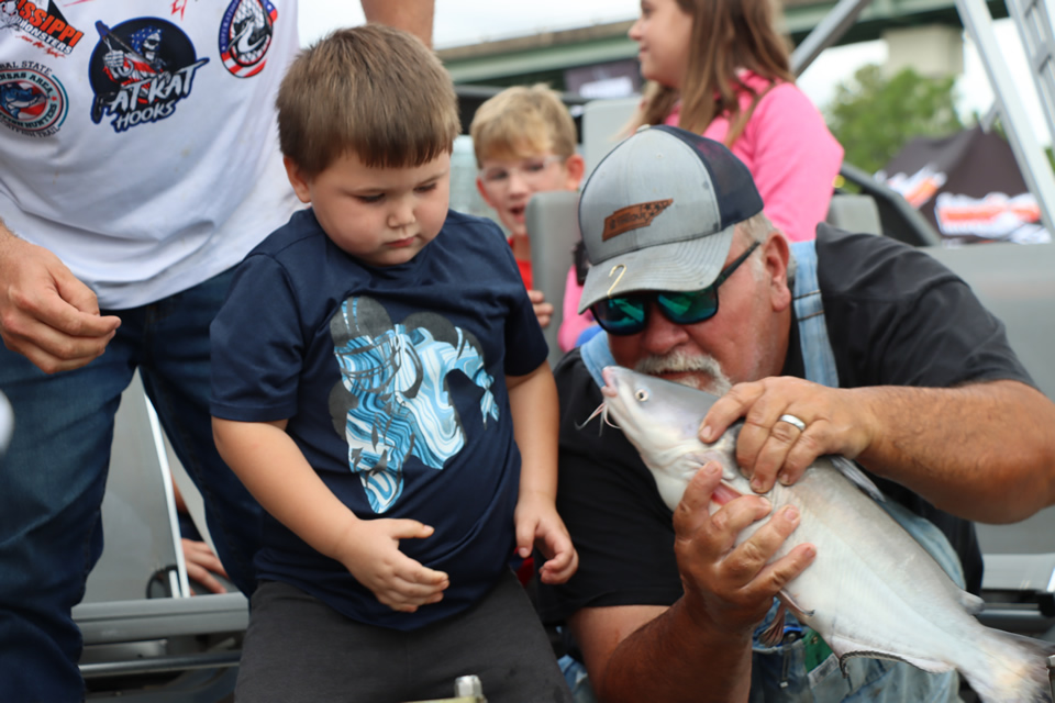 MISSISSIPPI RIVER MONSTERS CATFISH TOURNAMENT (94)